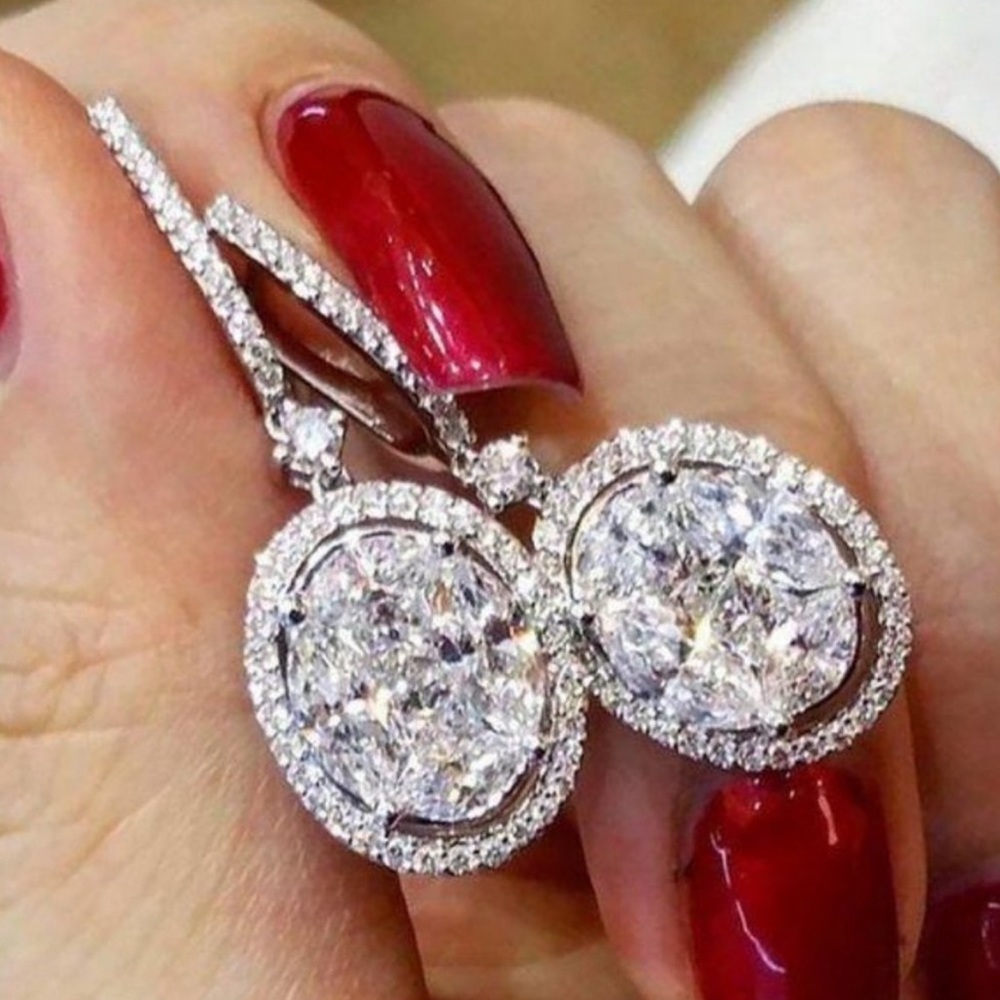 **NEW 18K White Gold Oval Diamond Halo Earrings - Picture 1 of 4